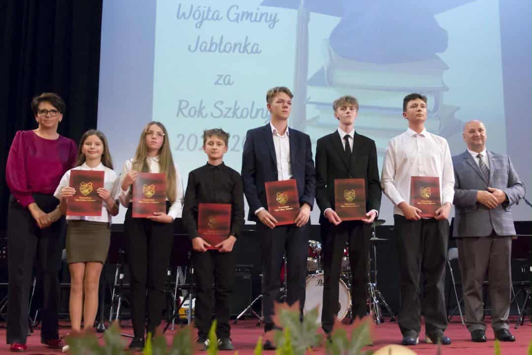 Uroczyste wręczenie stypendium dla uczniów za rok szkolny 2024 2025 Uroczyste wręczenie stypendium dla uczniów za rok szkolny 2024 2025