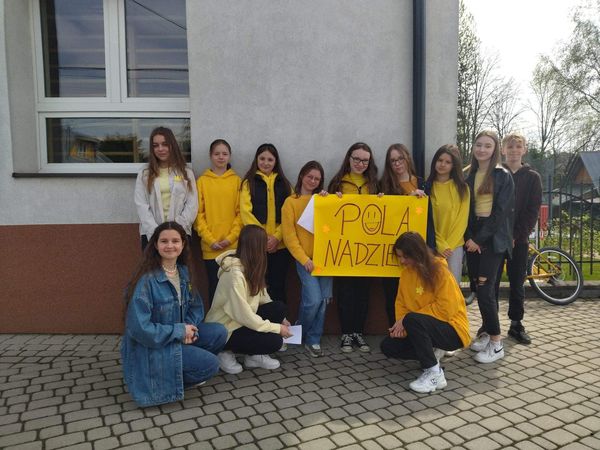 Nasi_wolontariusze_podczas_finału_akcji_Pola_Nadziei.jpg